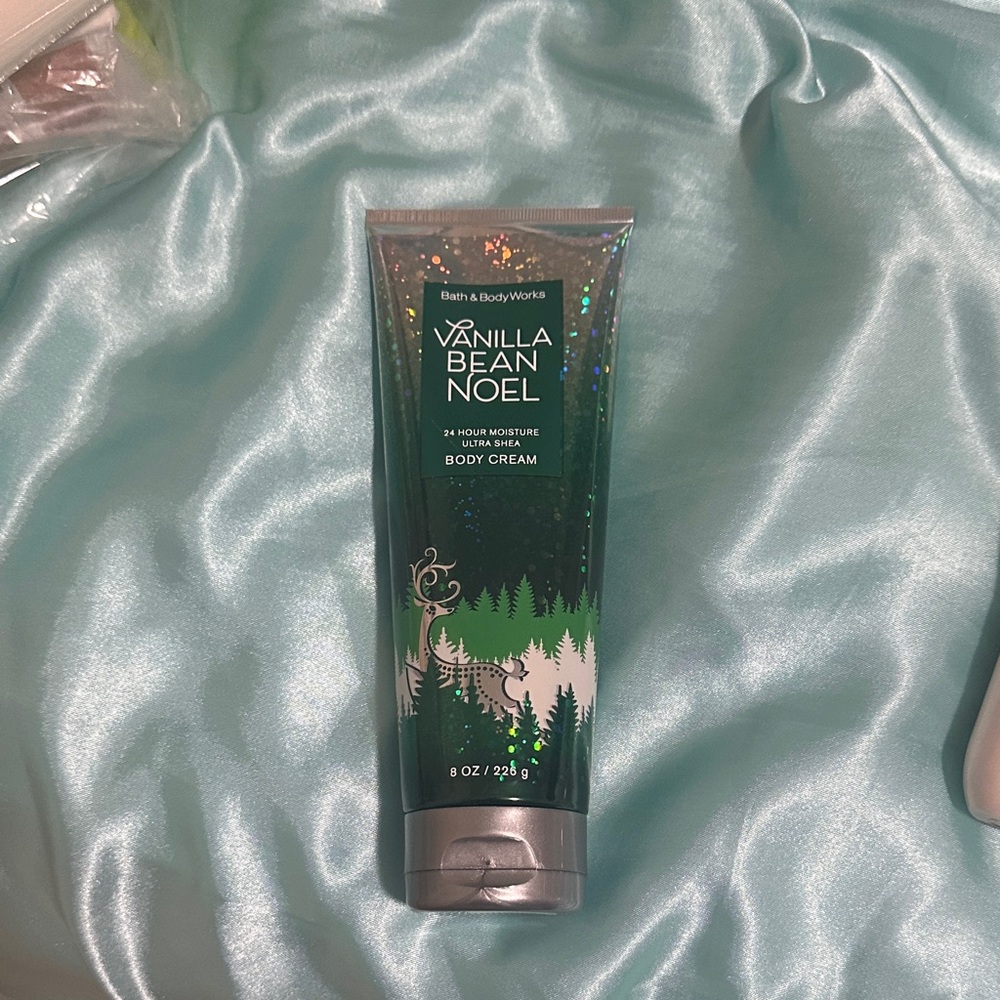 Bath & Body Works Vanilla Bean Noel Body Cream - Dark Green with Silver Cap